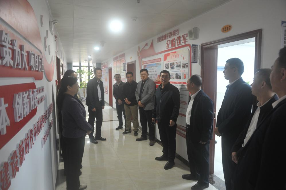 暖心關(guān)懷鼓干勁 策馬奮進啟新程